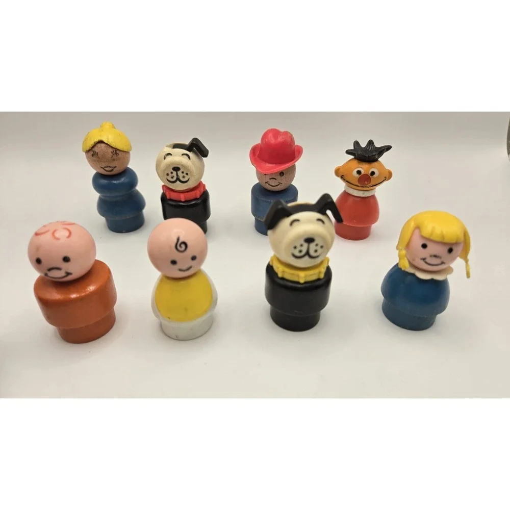 Vintage Fisher Price Little People Red Car Lot Wood Figures Dog Bert Ernie